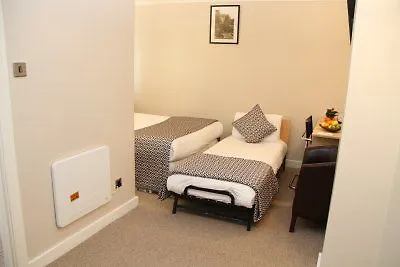 Oyo Lansdowne Hotel