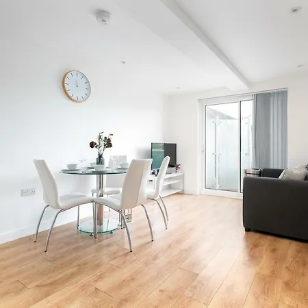 Skyvillion - Cozy In Town With Free Parking & Wifi Apartment *
