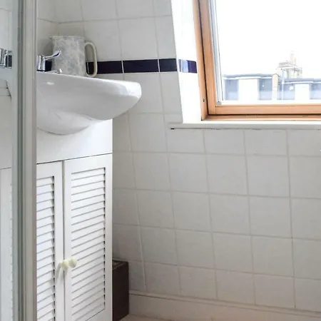 3 Bedroom Family House With A Superb Kitchen And Garden