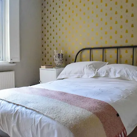 Holiday home 3 Bedroom Family House With A Superb Kitchen And Garden London