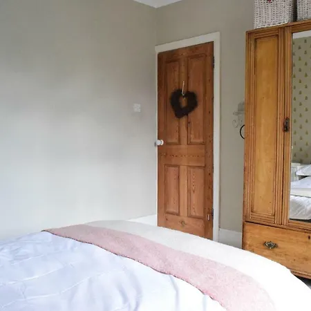 Holiday home 3 Bedroom Family House With A Superb Kitchen And Garden London