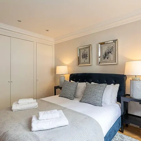 Holiday home Joivy Stunning 6-bed House Near Harrods In Knightsbridge London