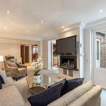 Holiday home Joivy Stunning 6-bed House Near Harrods In Knightsbridge