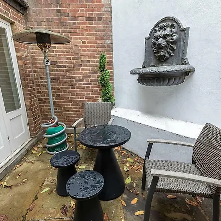 Holiday home Joivy Stunning 6-bed House Near Harrods In Knightsbridge *