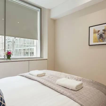 Urban Chic - Exeter Street Apartment London