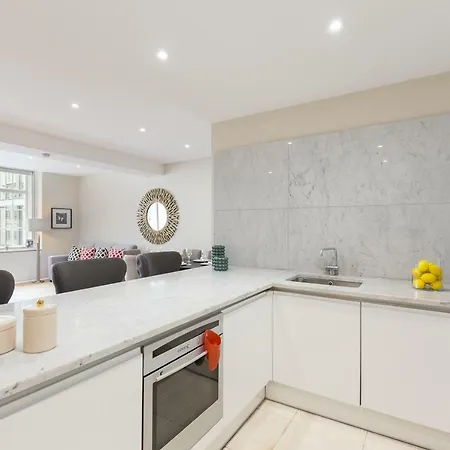 Urban Chic - Exeter Street Apartment London