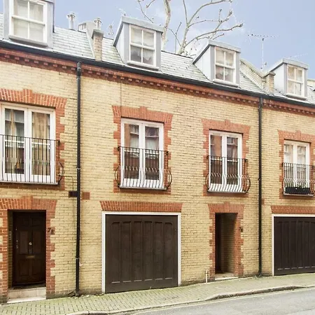 Chenies Mews * London