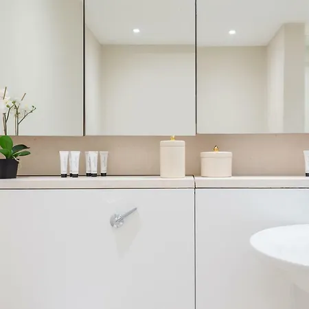 Urban Chic - Exeter Street Apartment *
