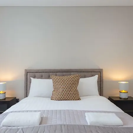 Urban Chic - Exeter Street Apartment London