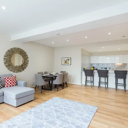 Urban Chic - Exeter Street Apartment