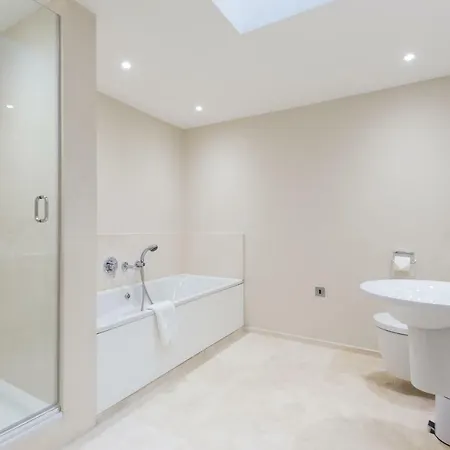 Urban Chic - Exeter Street Apartment *