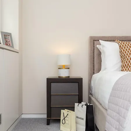 Urban Chic - Exeter Street Apartment *
