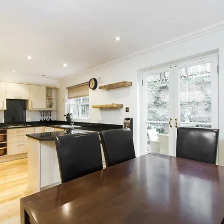 Apartment Chenies Mews