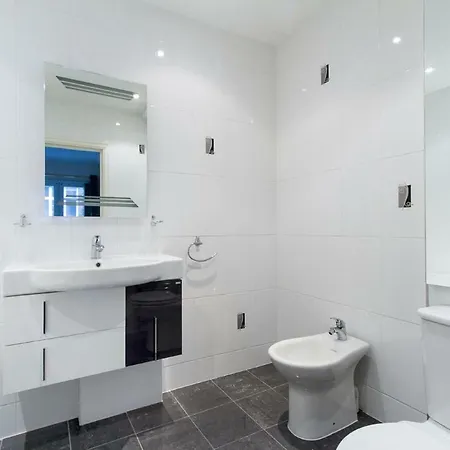 Chenies Mews Apartment