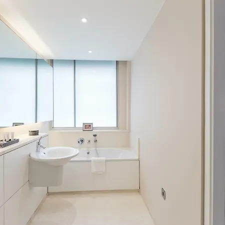 Urban Chic - Exeter Street Apartment *