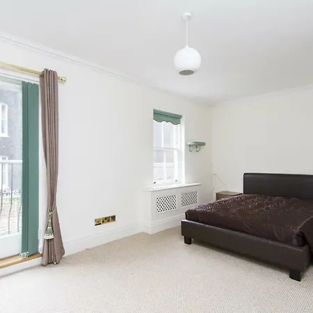 Chenies Mews London
