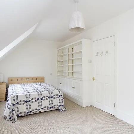 Chenies Mews Apartment