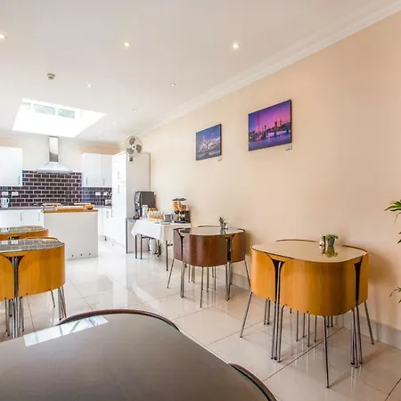 Oyo Lifestyle Golden Guest house