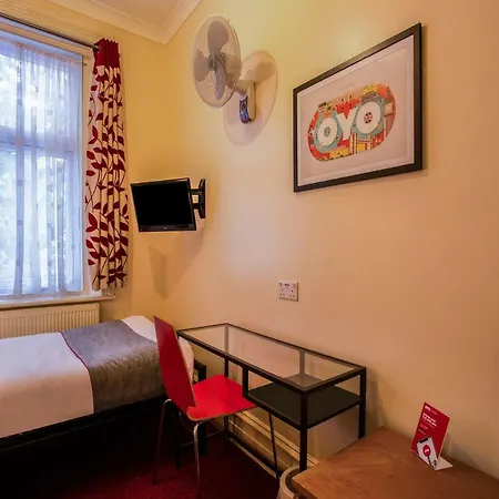Oyo Lifestyle Golden London