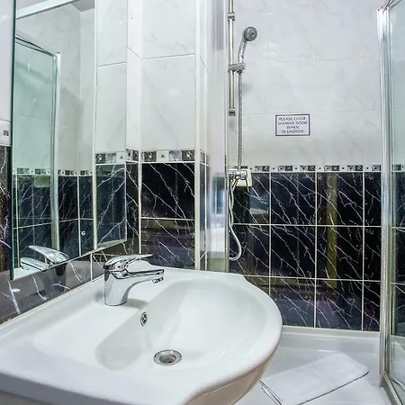 Oyo Lifestyle Golden 3*