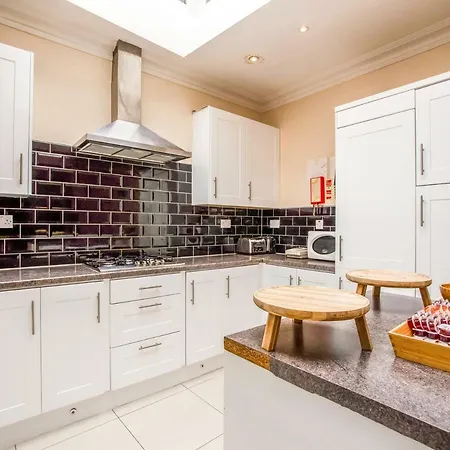 Oyo Lifestyle Golden Guest house London