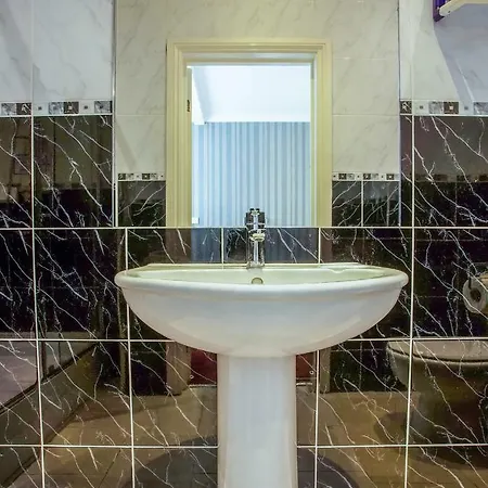 Guest house Oyo Lifestyle Golden 3*