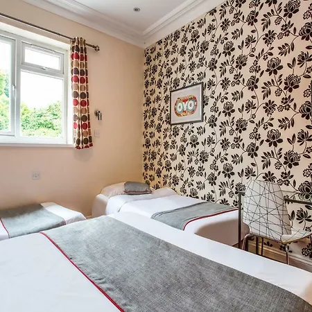 Oyo Lifestyle Golden Guest house 3*