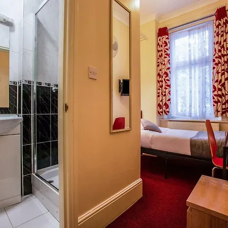 Oyo Lifestyle Golden Guest house 3*