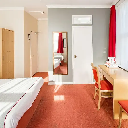 Hotel Bros 3*