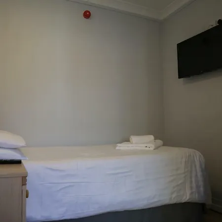 Bed & Breakfast Debden Hillingdon