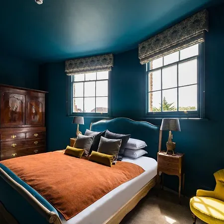 Aragon House London