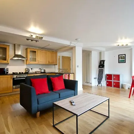 Acorn - Kamen House Apartment *