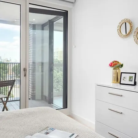 公寓 Two Bedroom Serviced With Balcony In Weymouth Building, Deacon Street