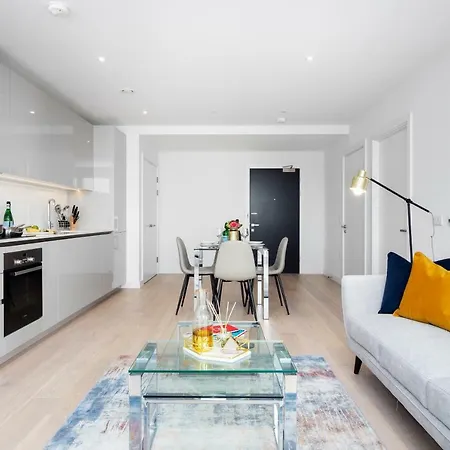 公寓 Two Bedroom Serviced With Balcony In Weymouth Building, Deacon Street 伦敦