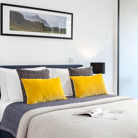 Two Bedroom Serviced With Balcony In Weymouth Building, Deacon Street 公寓 *
