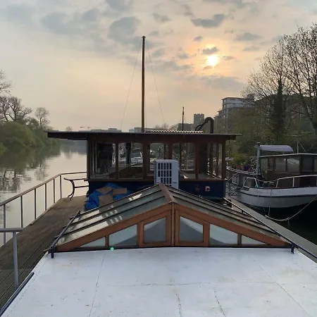 Holiday home The Bush Houseboat - Kew Bridge Gardens,