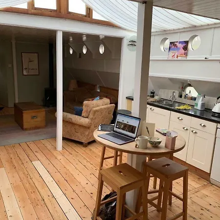 The Bush Houseboat - Kew Bridge Gardens, Holiday home London
