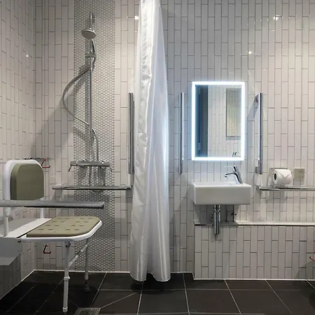 Point A Kensington Olympia 3*