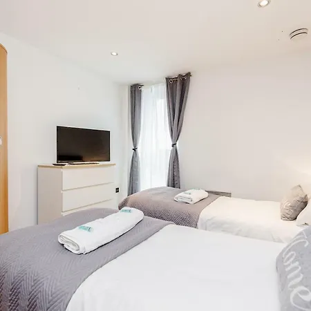 Premium Excel 3 & 2 Bedrooms * Londýn
