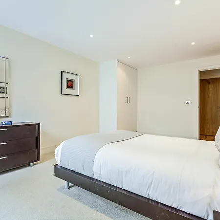 Lanterns Court By Bridgestreet * Londra