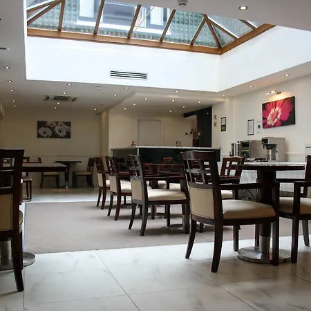 Szálloda The Kensington 3*