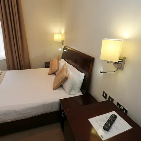 Szálloda The Kensington 3*