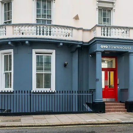 Oyo Townhouse New England, Victoria Hotell 3*