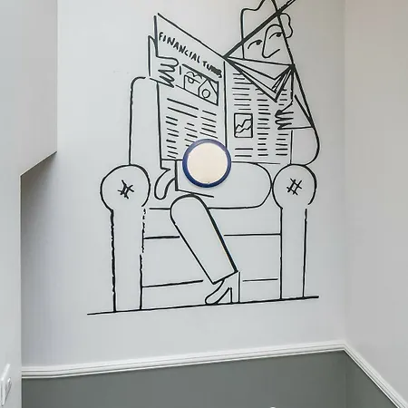 Oyo Townhouse New England, Victoria