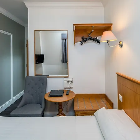 Oyo Townhouse New England, Victoria 3* London