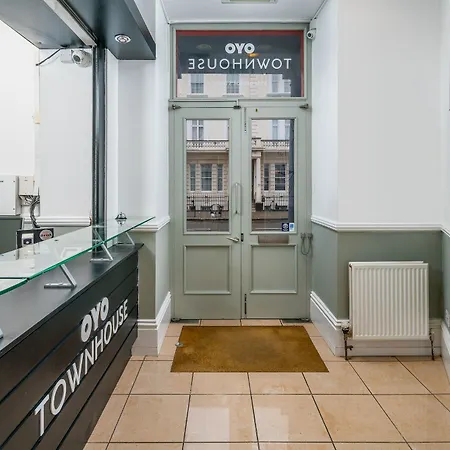Hotell Oyo Townhouse New England, Victoria