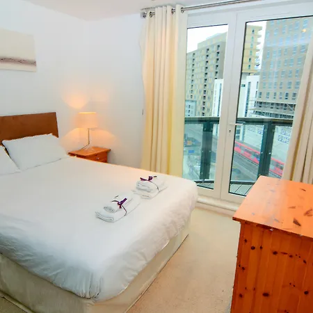 Wharf Tower Apartment *