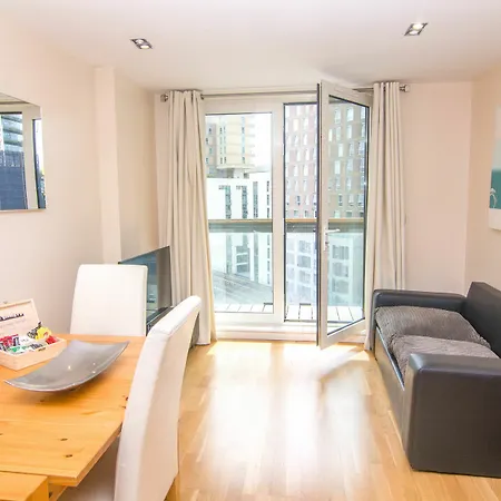 Wharf Tower Apartment *