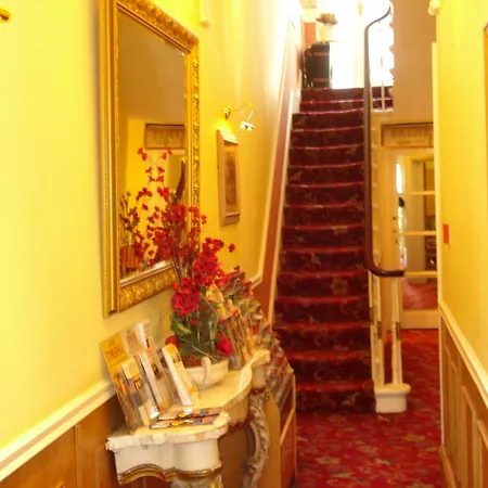 Springfield Hotel 2*