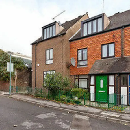 Kings Cross Apartment *